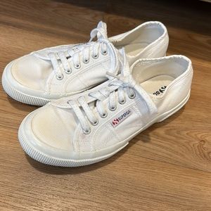 Superga White Classic Tennis Shoes 👟